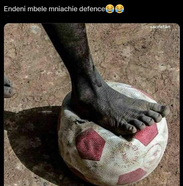 Endeni mbele mniachie defencer