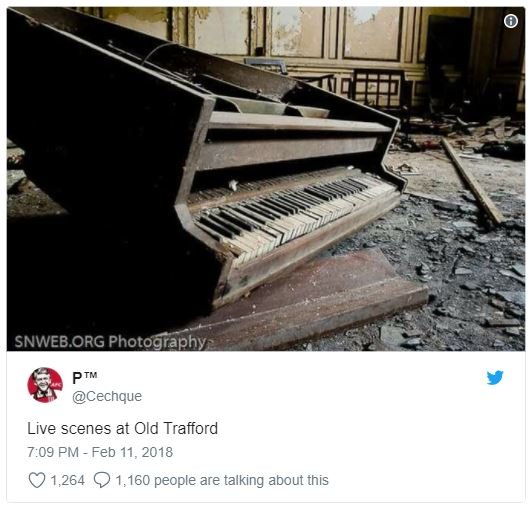 Snweb org photography ptm cechque live scenes at old trafford 7.09 pm feb 11, 1,