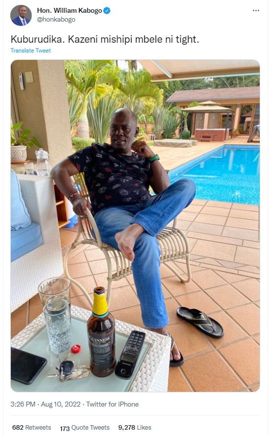 Hon william kabogo honkabogo kuburudika. kazeni mishipi mbele ni tight translate