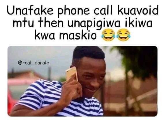 Unafake phone call kuavoid mtu then unapigiwa ikiwa kwa maskio 4s real_darale