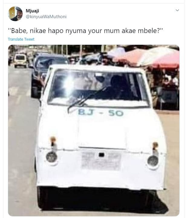 Mjuaji kinyuawamuthoni babe, nikae hapo nyuma your mum akae mbele? translate twe